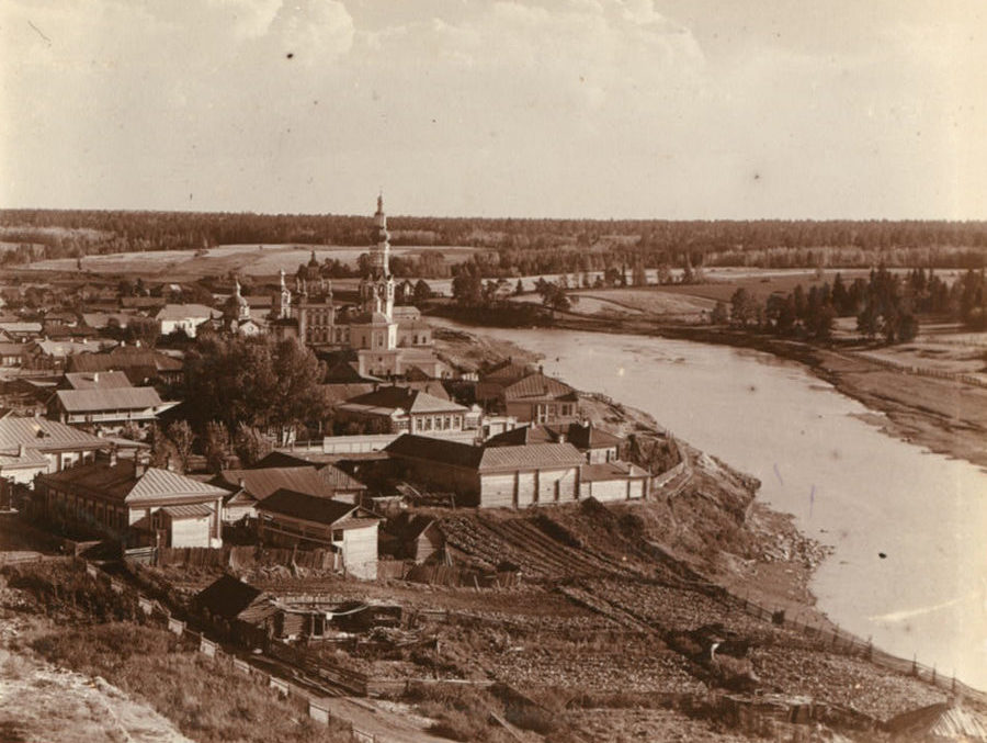 Вид на храмы старого и нового Покровского монастыря, фото 1909 года