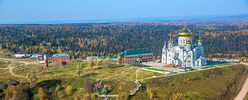 Общий вид на Белогорский монастырь