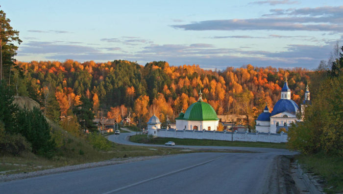 Иоанно-Введенский монастырь со стороны Тобольска, 2011 год. Фото С. Р. Галимова