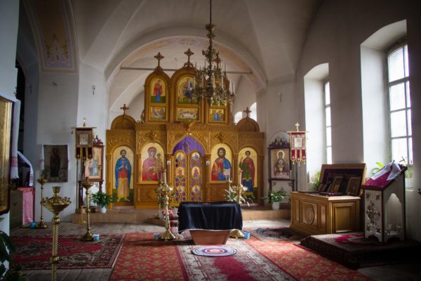 В храме Михаила Архангела в Маминском сегодня