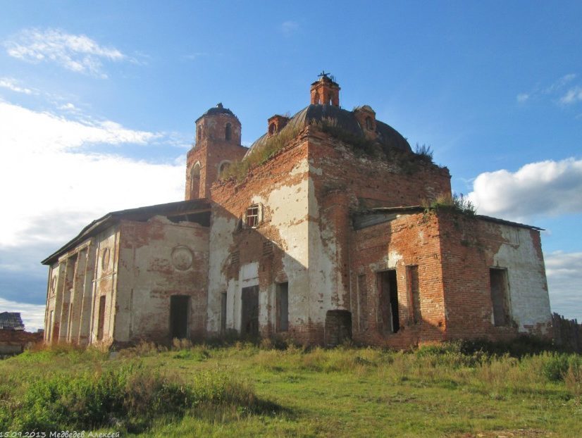 Никольский храм в Куровском. Фото Алексея Медведева