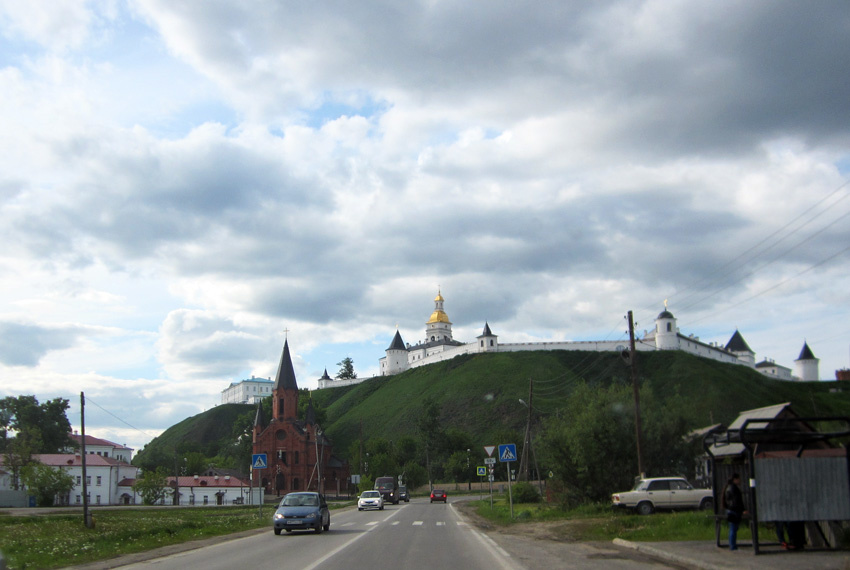 Вид на Тобольский Кремль с Подгорья. Фото Сергея и Марии Поповых