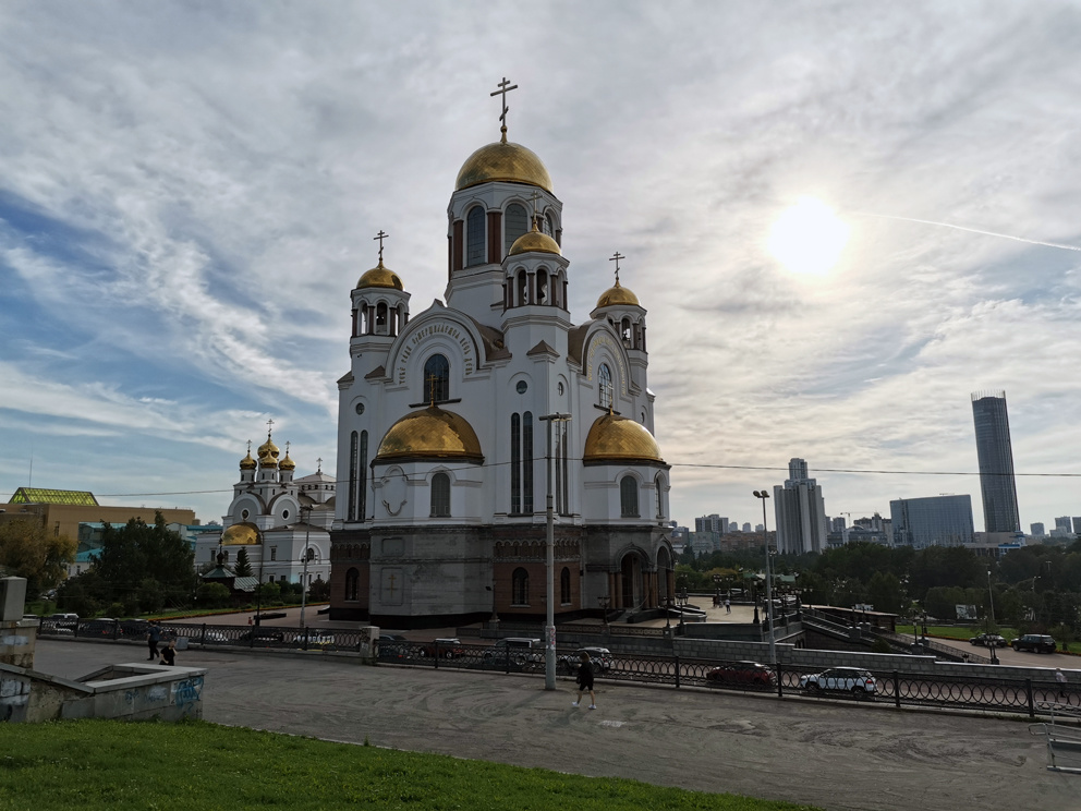 "Уральская Голгофа". Храм на Крови в Екатеринбурге на закате солнца