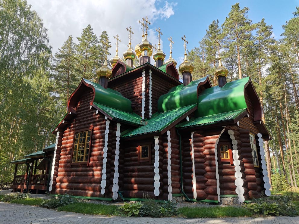 Храм во имя святителя Николая Мир Ликий­ских Чудотворца на Ганиной яме