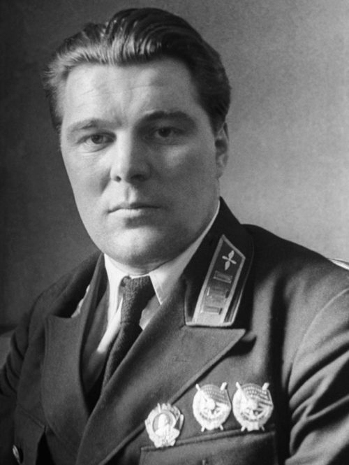 Летчик Анатолий Серов