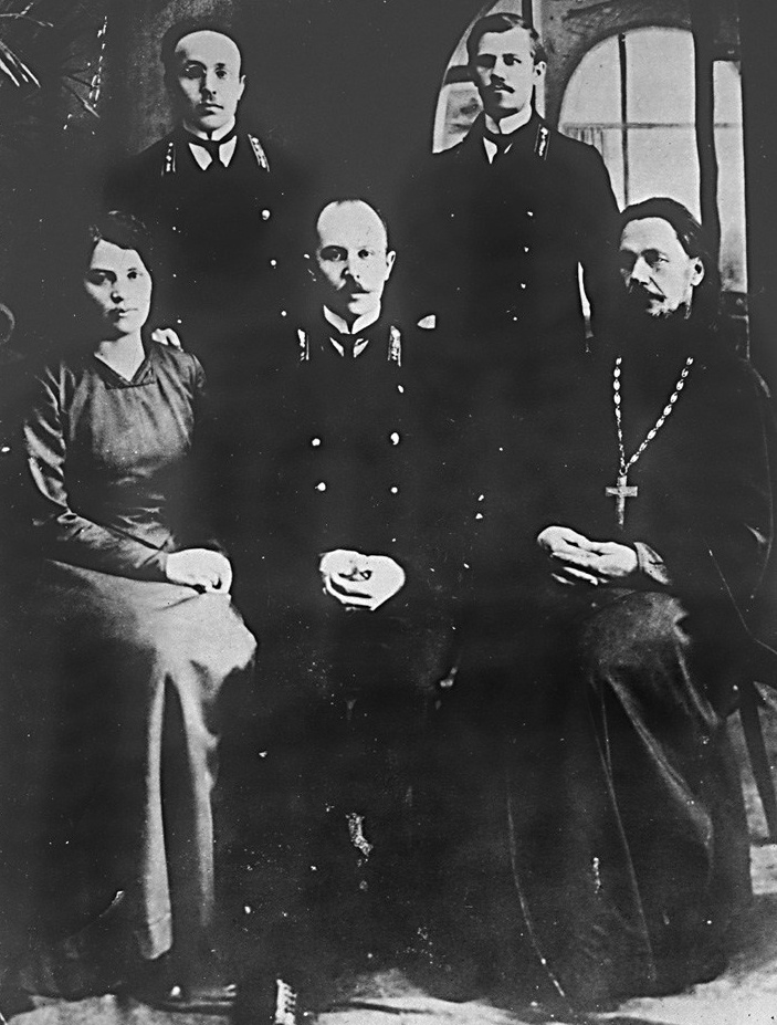 Преподаватели двухклассного училища. Слева Е. В. Мартьянова (прообраз главной героини художественного фильма «Сельская учительница»)