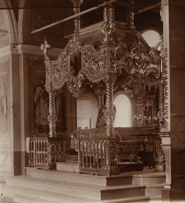 Рака с мощами Симеона Верхотурского и сень над нею, фото 1909 года