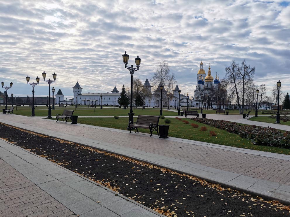 Гостиный двор и Софийско-Успенский собор. Последний день золотой осени