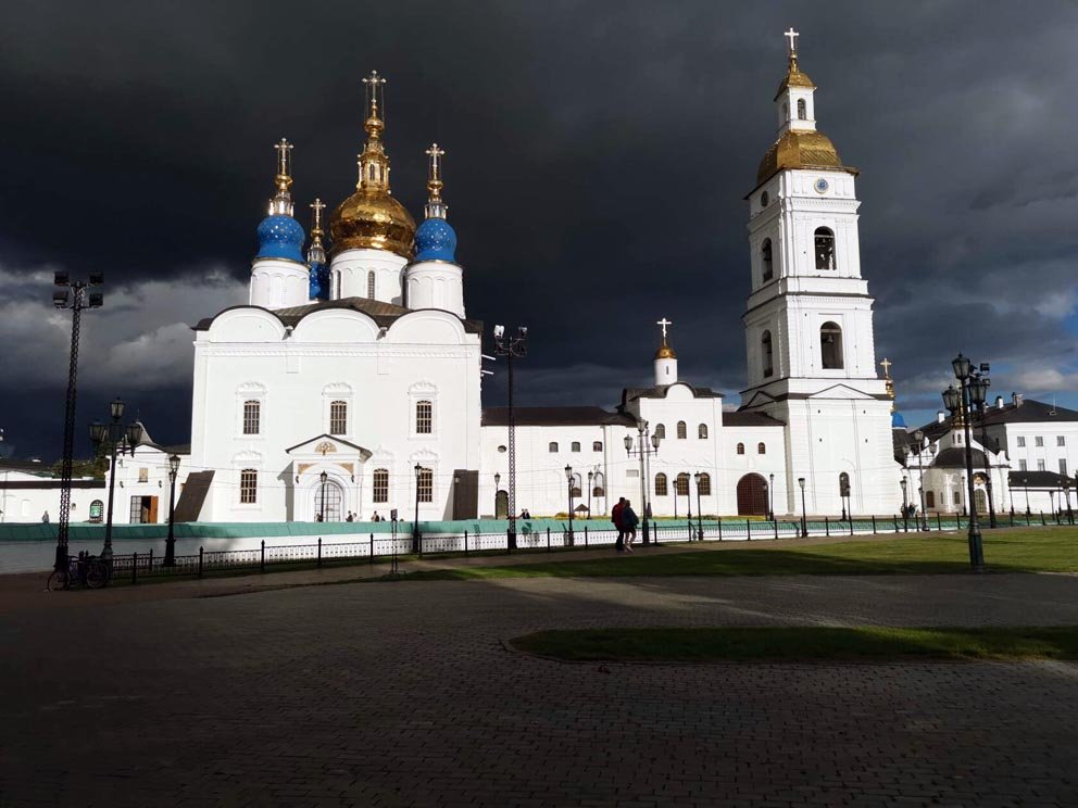 Софийско-Успенский собор и надвратный храм Сергия Радонежского