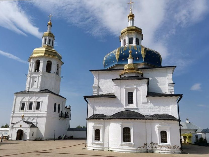 Церковь-колокольня во имя Марии Египетской и Знаменский храм Абалакского монастыря