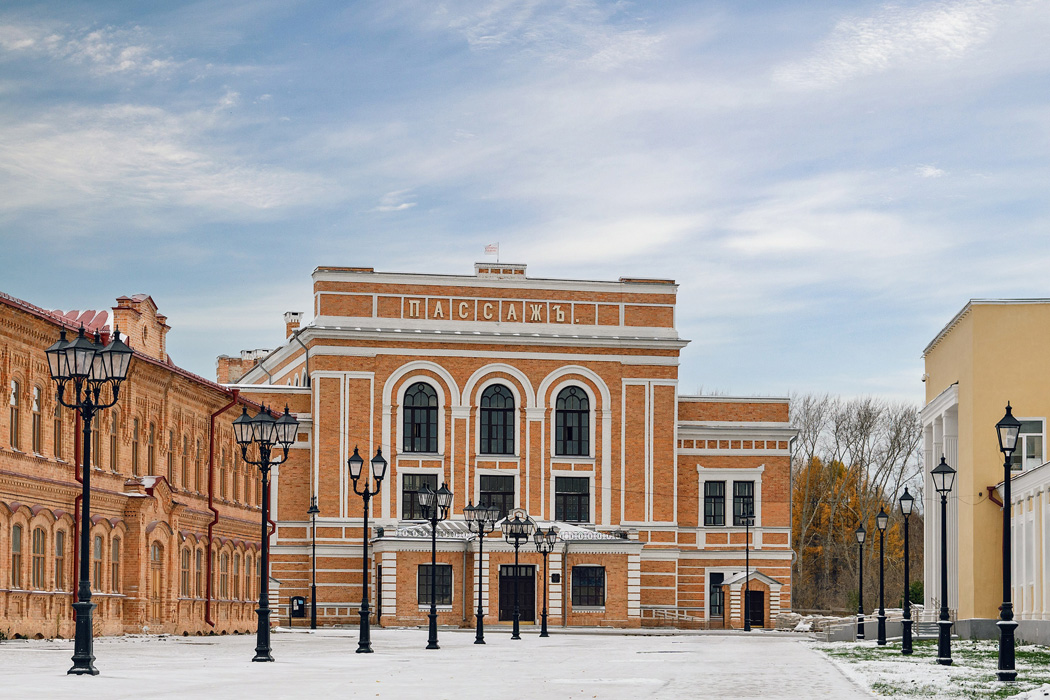 Ирбитский Пассаж с улицы Красноармейской после ее реконструкции в 2024 году. Фото Олега Неустроева